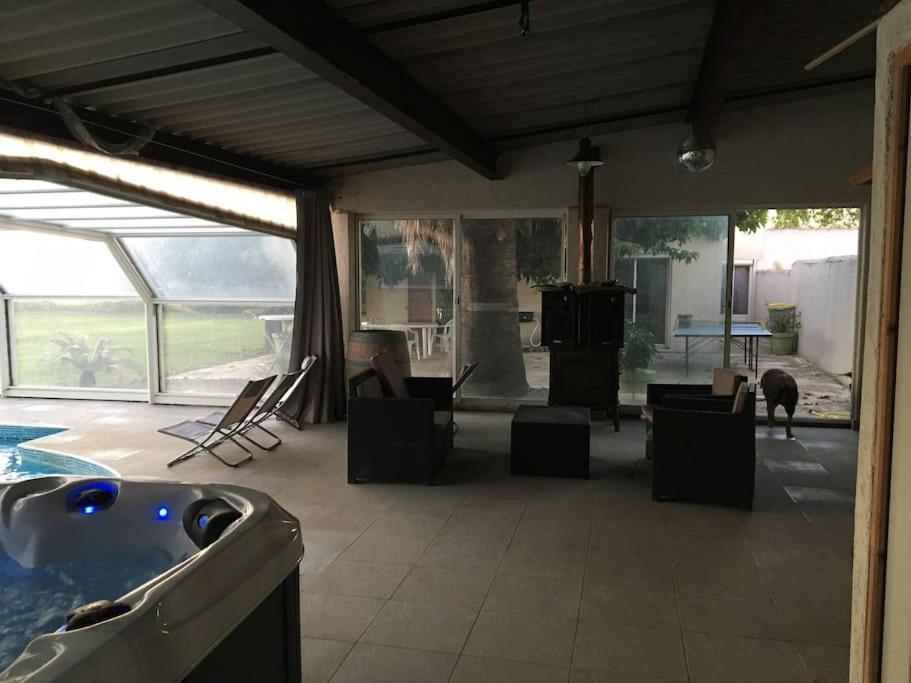 Mobil-Home Dans Un Beau Cadre A 15 Km Des Plages. Люнел Екстериор снимка