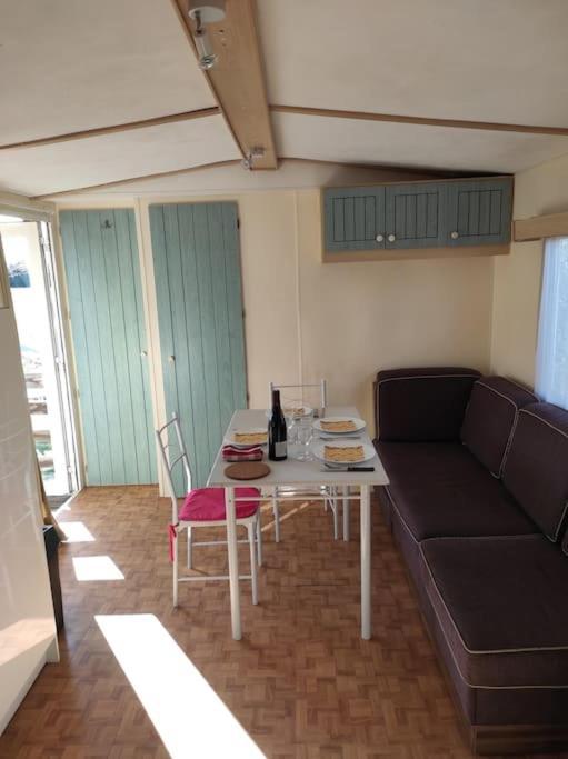 Mobil-Home Dans Un Beau Cadre A 15 Km Des Plages. Люнел Екстериор снимка